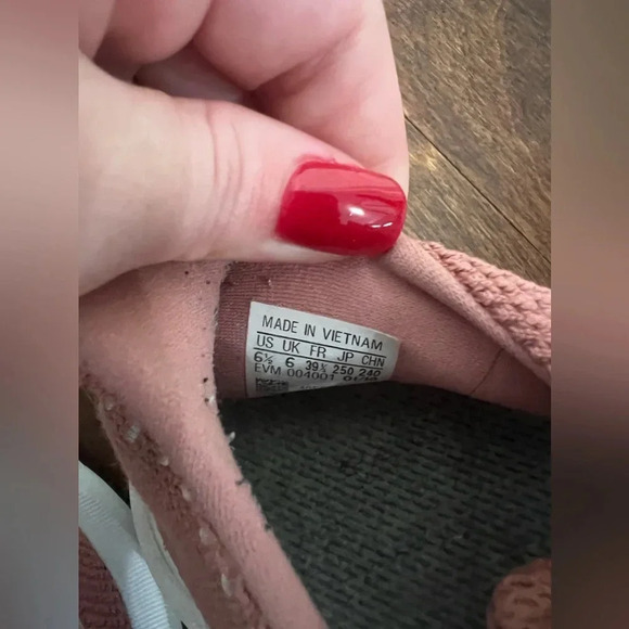 Woman’s Pink Adidas sneakers - Picture 7 of 7